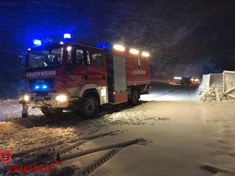 Zahlreiche Bäume auf den Fahrbahnen um Langenzenn