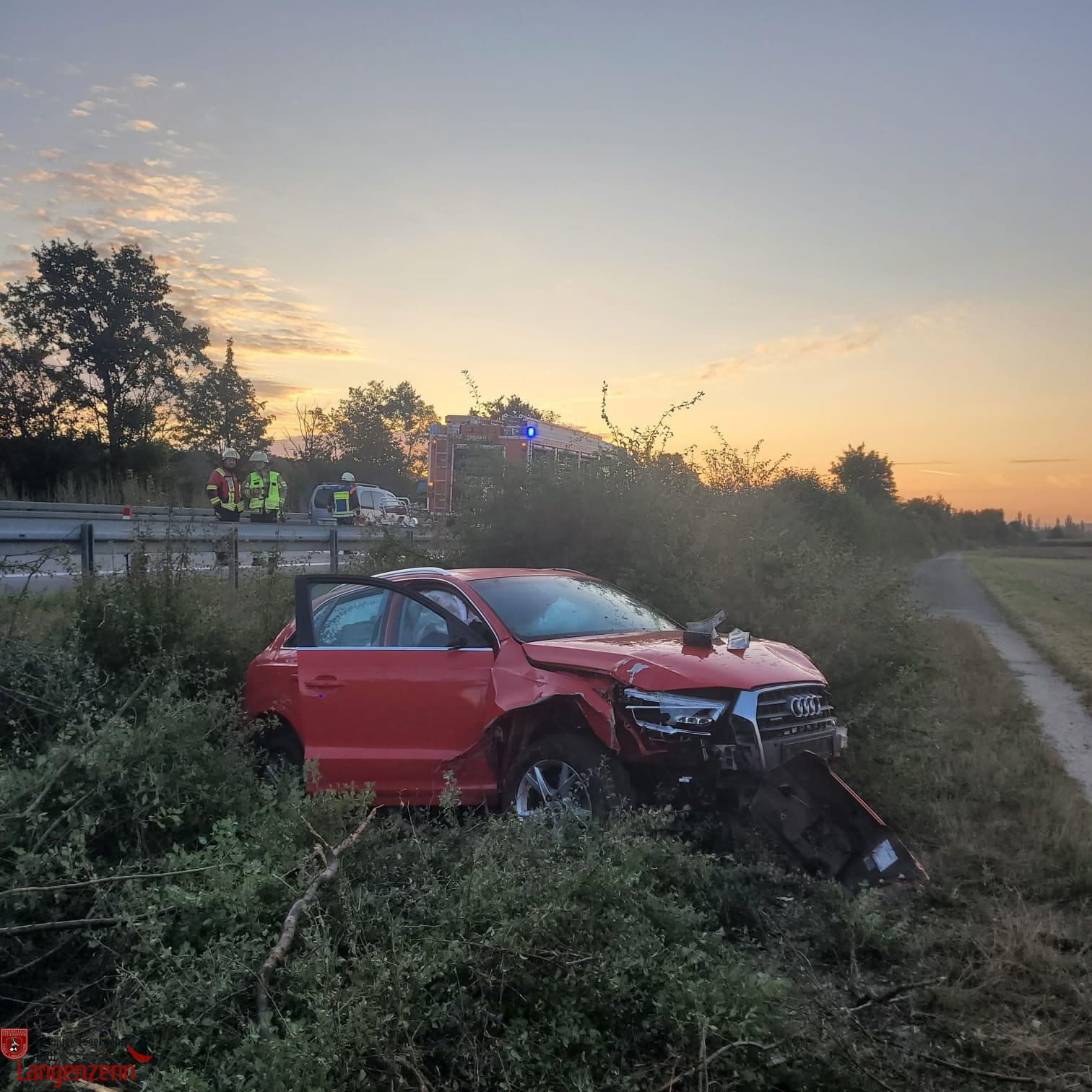 Verkehrsunfall - PKW alleinbeteiligt von Fahrbahn abgekommen
