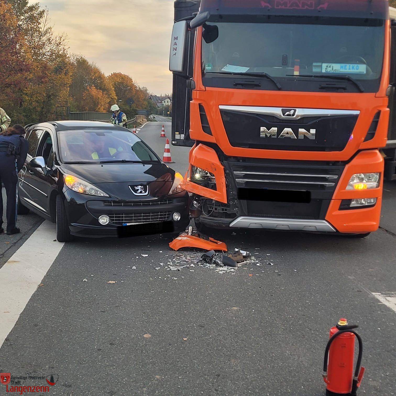 Verkehrsunfall LKW gegen PKW