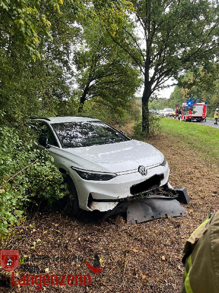 Verkehrsunfall - PKW alleinbeteiligt von Fahrbahn abgekommen